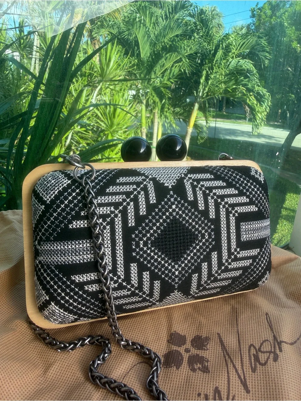 Patricia Nash Black White Embroidered Wood Frame Kiss Lock Chain Clutch NWOT